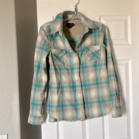 Pendleton Tops - EUC Pendleton wool long sleeve button down size large